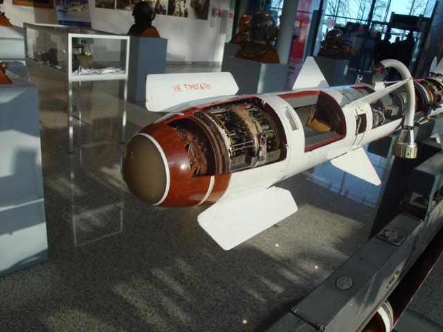 剑走偏锋装备贫铀战斗部的苏联r60近程空空导弹