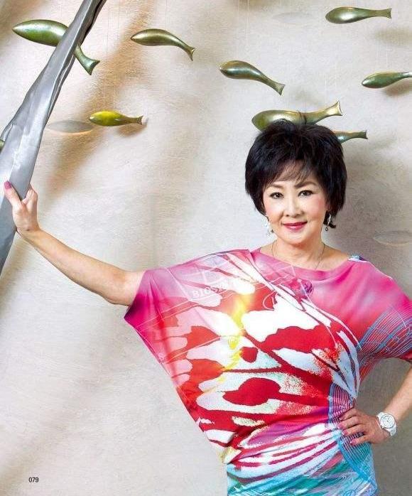 苗金凤一共有过2段婚姻,20岁时,她嫁给了比自己年长20年的刘芳.