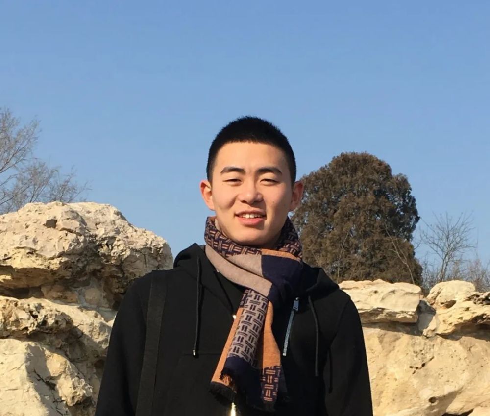 作曲:姚奇峰,文化工作者,擅长小号演奏,作曲编曲,精通多种乐器,《一秒