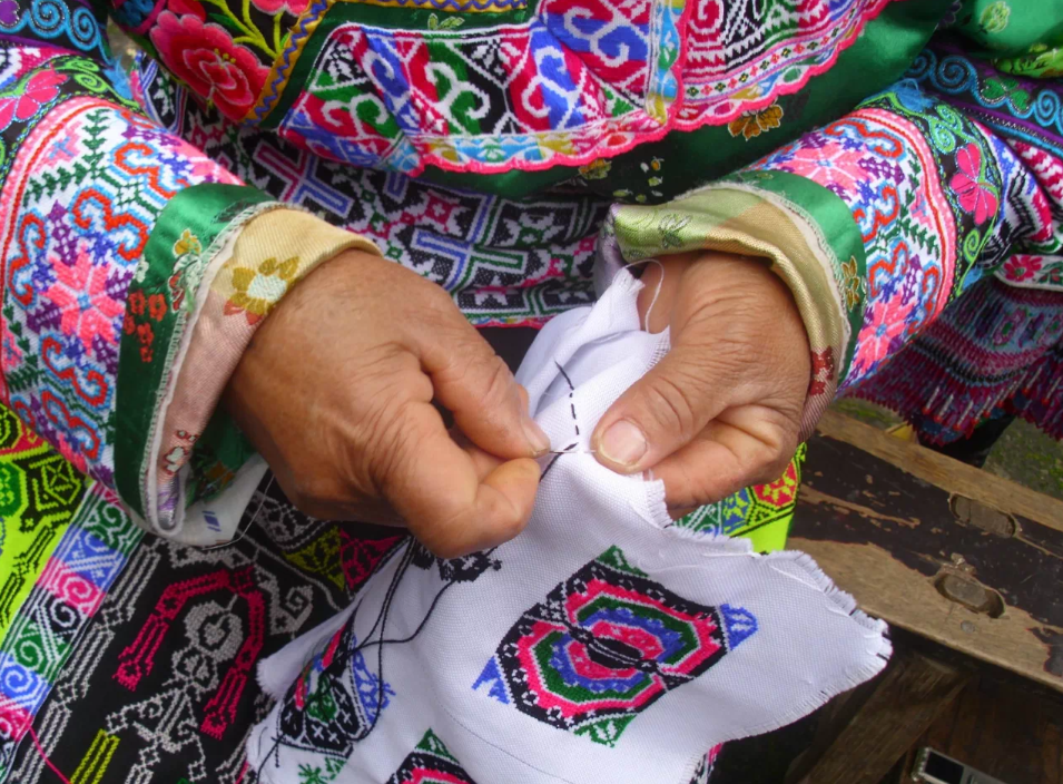 四川兴文苗族挑花刺绣工艺