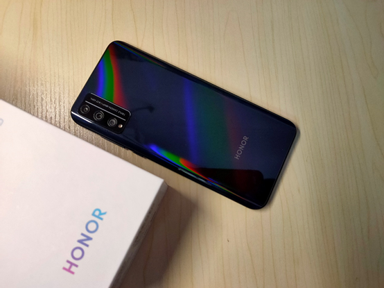 夜拍与轻薄兼备的荣耀play4tpro