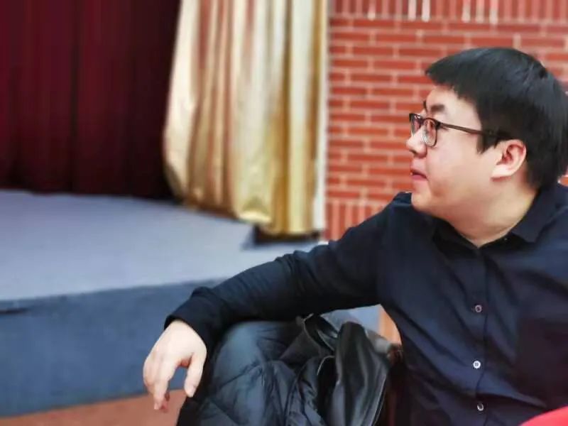 班宇:借着些微光芒,创造一个世界