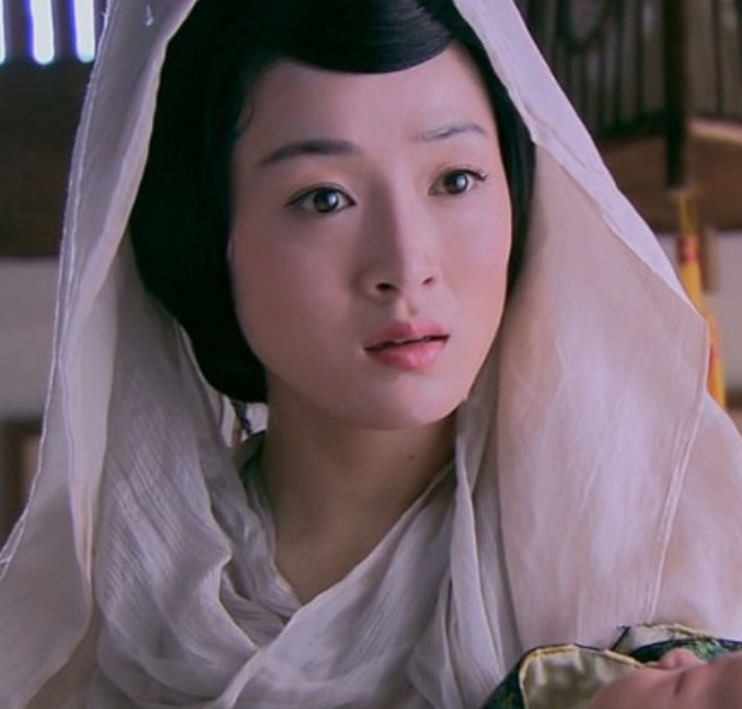 原来何彦霓跟李兰杰的御用儿子刘苗结为了夫妻,两个人婚后的生活非常