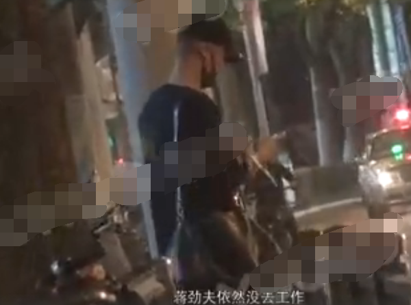 蒋劲夫健身房锻炼，深夜带两辣妹约会享受夜生活，桃花运太旺盛（组图） - 1