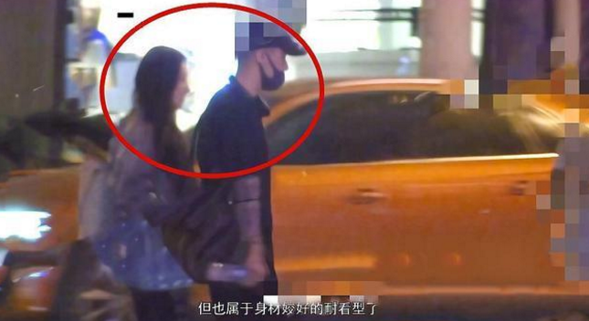 蒋劲夫健身房锻炼，深夜带两辣妹约会享受夜生活，桃花运太旺盛（组图） - 4