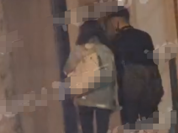蒋劲夫健身房锻炼，深夜带两辣妹约会享受夜生活，桃花运太旺盛（组图） - 5