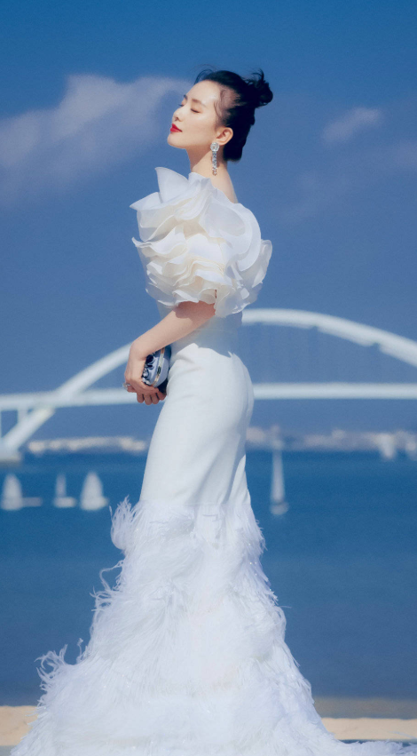 现在还流行a4腰?看看刘诗诗的"沙漏腰",细到你不敢认!