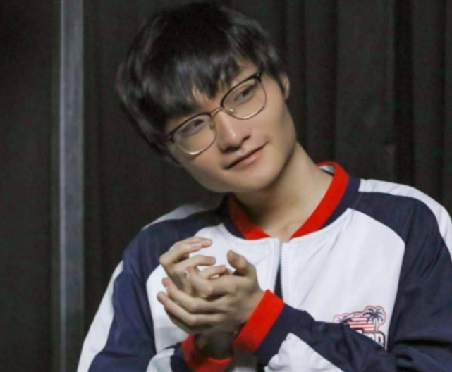 fpx小天韩媒专访:风格转变是版本原因,最喜欢的lck队伍是t1战队