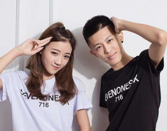 牌牌琦复播迹象明显出现在老婆小伊伊的直播间官方态度很明确