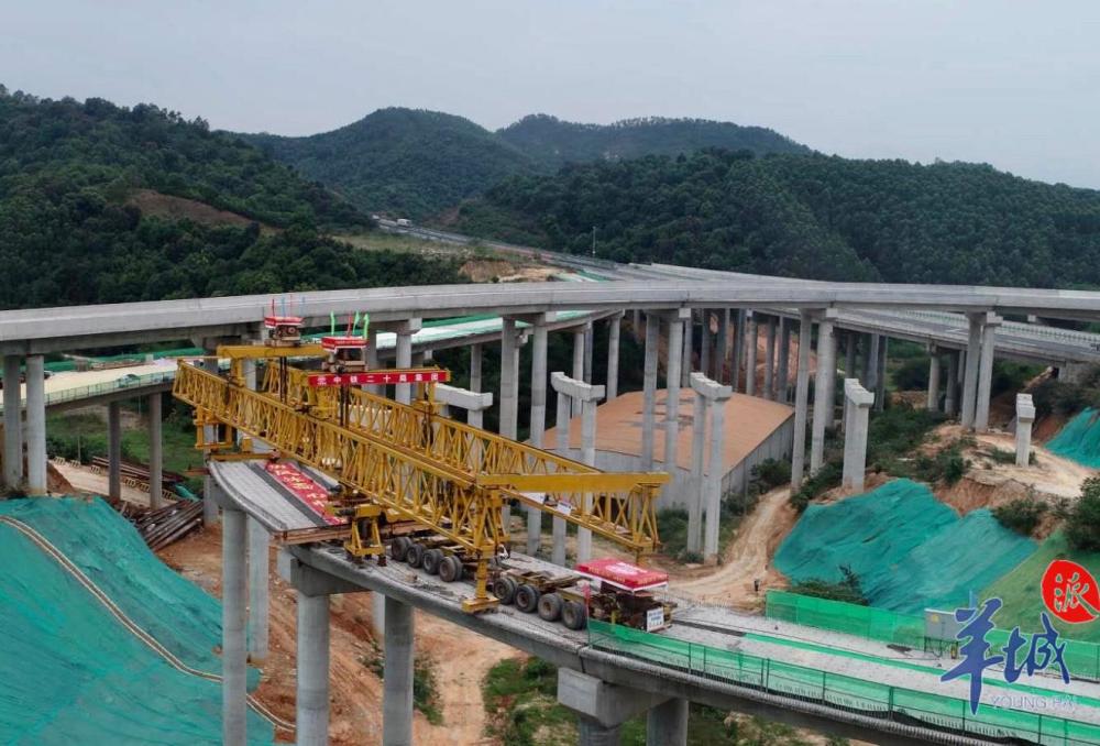 怀阳高速成功完成广东首次小半径预制箱梁架设