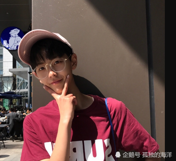 刘梦3年前照片曝光中性风很明显颜值与现在相差太大