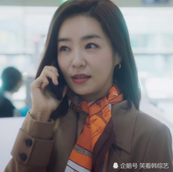 《夫妻世界》朴善英的时尚造型引人注目,"干练的风格"成为话题