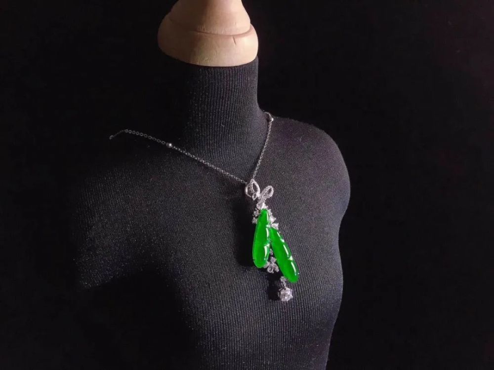 翡翠|慈禧太后戴过的翡翠朝珠，如今价值8亿，竟然在她手上？