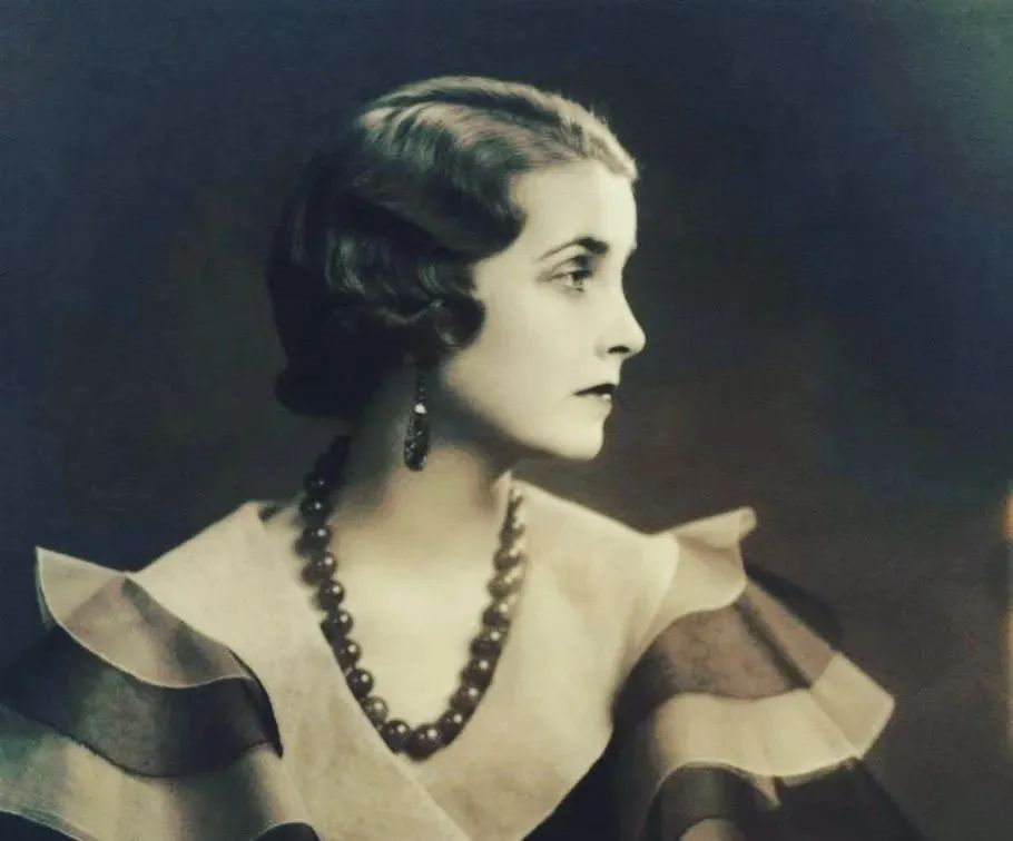 翡翠|慈禧太后戴过的翡翠朝珠，如今价值8亿，竟然在她手上？