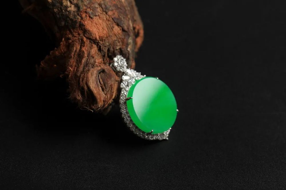 翡翠|慈禧太后戴过的翡翠朝珠，如今价值8亿，竟然在她手上？