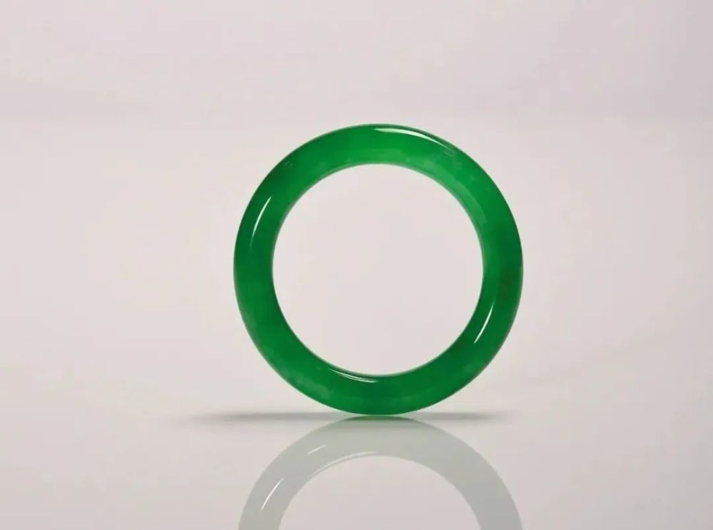 翡翠|慈禧太后戴过的翡翠朝珠，如今价值8亿，竟然在她手上？