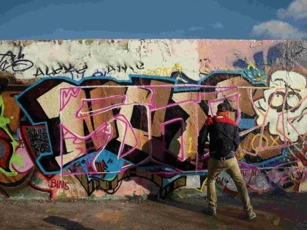 四大潮流元素之涂鸦:谁说它只能上墙,看大神怎么把它用到鞋上