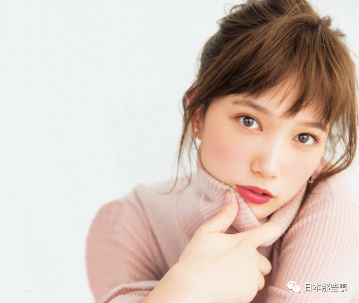 报道中,《friday》杂志还列举了近藤春菜女子会的其他成员,包括安室奈