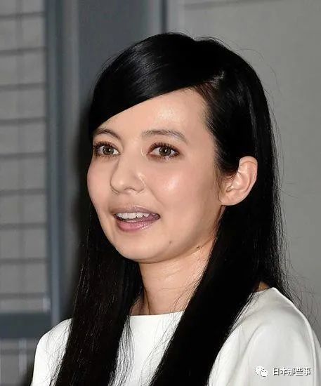 久而久之,近藤春菜为朋友两肋插刀的仗义之举在娱乐圈内不胫而走.