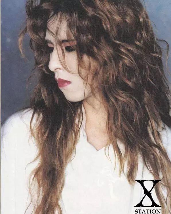 比如说,传奇乐队x-japan的队长:yoshiki(林佳树).