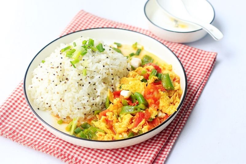 西辣蛋,在我们新疆,几乎每个餐厅都有这道菜,还有的餐厅有西辣蛋