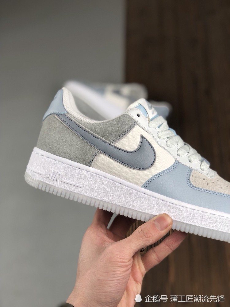 学生党开学必备的潮鞋空军一号浅蓝拼接时尚又好穿搭