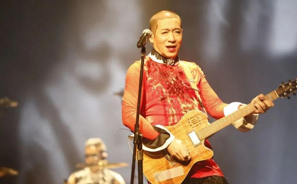 从摇滚教母到美妆博主,二手玫瑰堕落了吗?