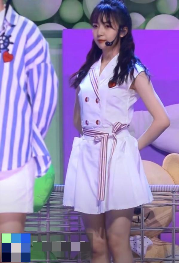 青你2秦牛正威二次公演曝光再唱rap零进步腿粗脸肿引吐槽