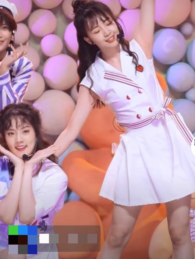 青你2秦牛正威二次公演曝光再唱rap零进步腿粗脸肿引吐槽