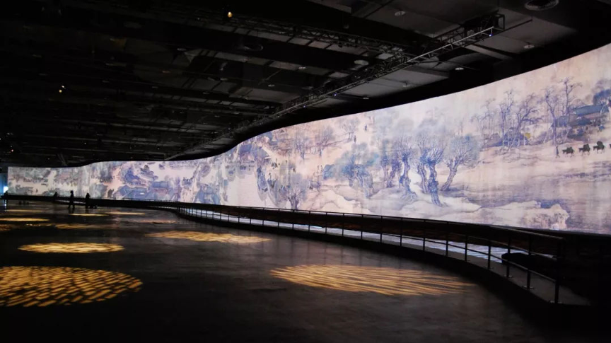 200平高清巨幕搭配全景数字技术,实现了动态的昼夜交替,千年前的繁华