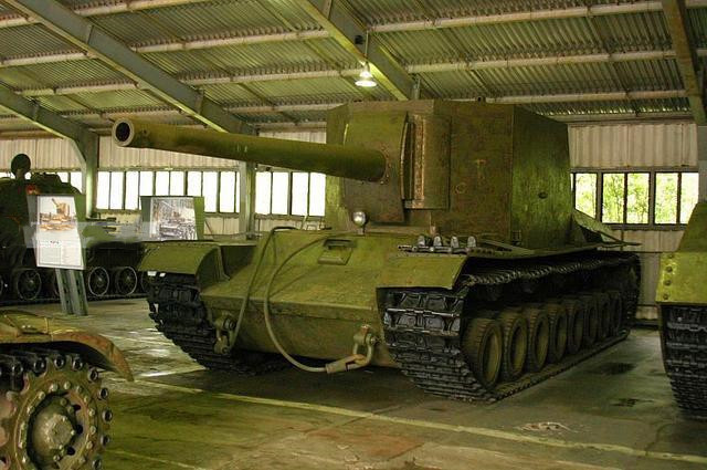 苏联su-100y,被当成坦克歼击车的重型突击炮,虎式坦克也能击穿