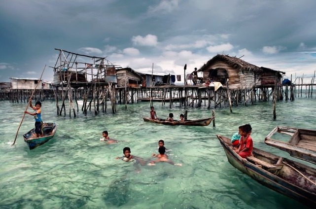 柬埔寨的水上村庄村民世代居住在湖上却因此得了这一种病