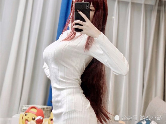 腐团儿罕见晒出全身照,却被质疑打擦边球,全身上下只有一件毛衣?