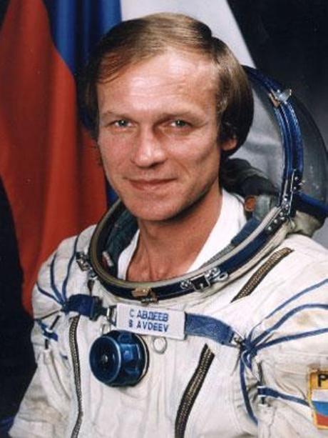 上图这位就是俄罗斯宇航员谢尔盖·阿夫杰耶夫(sergei avdeyev).