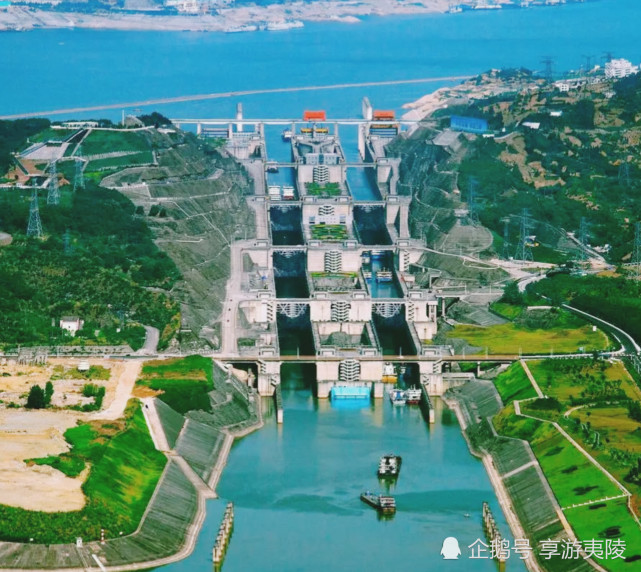 长江第四峡三峡大坝五级船闸