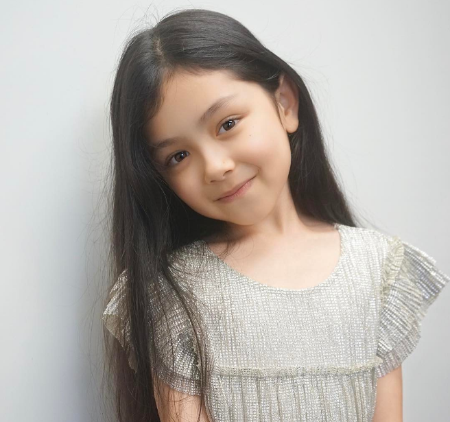 tvb童星混血样貌抢镜!演出经验超丰富,冲出亚洲拍好莱坞电影