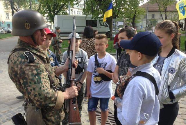 "乌克兰加利西亚师"旗号被恢复俄罗斯方面认为,乌克兰国防部将"乌克兰