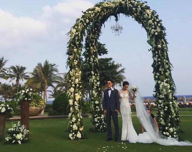 张大奕事件原配结婚照曝光优雅贵气太漂亮疑似未婚先孕