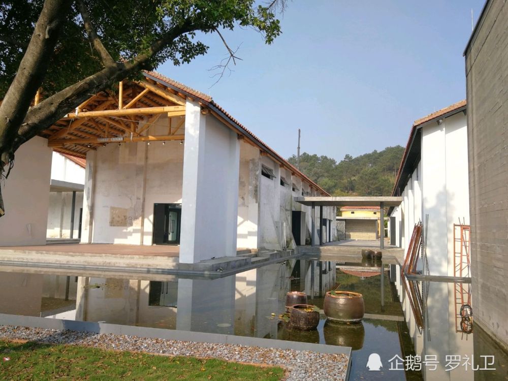 今天特意来看看独特圆柱形设计的龙归粮仓