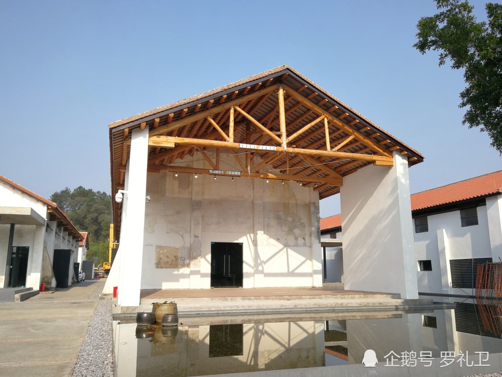 今天特意来看看独特圆柱形设计的龙归粮仓