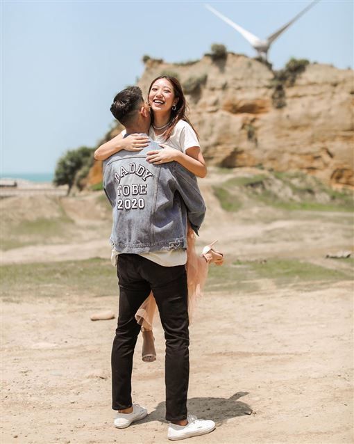 毛加恩宣布,罗雯怀孕喜讯,妻子手拿b超照片曝光