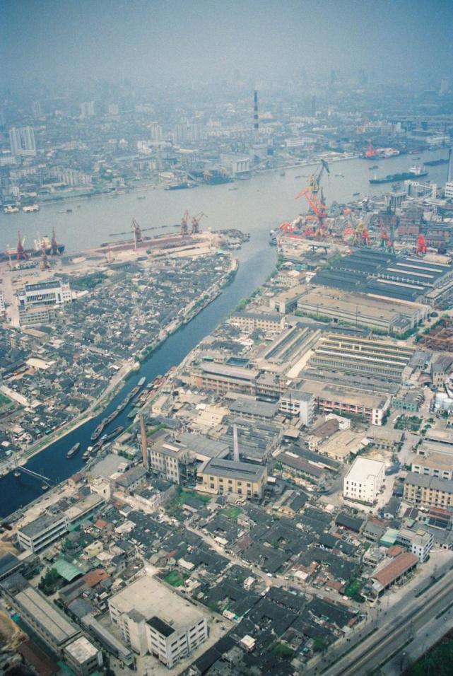 新老照片对比赞一句浦东不是一天建成的