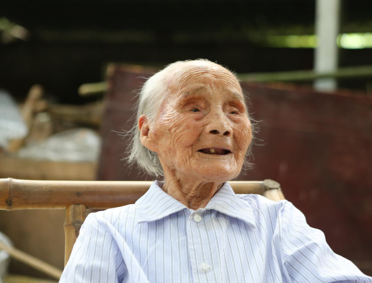 98歲老人分享長壽經驗,做好以下3件事,想不長壽都難