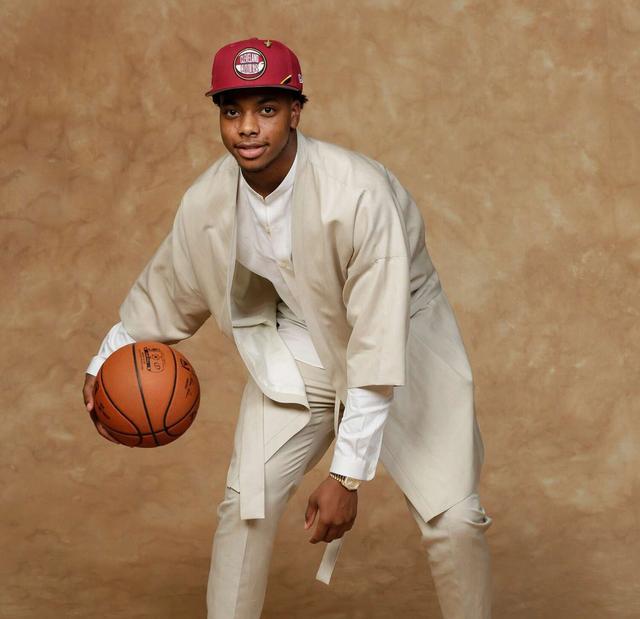 开局不佳骑士选错人了解析克利夫兰的复兴基石加兰