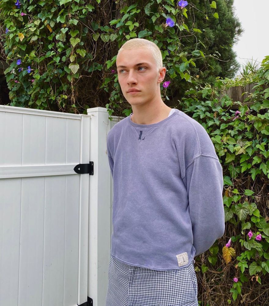 男模幸运蓝晒非裔妻子照片比前任美多了两人相依偎甜掉牙