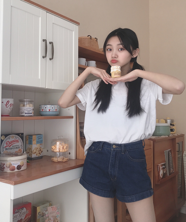 "小李慧珍"因颜值高被全网禁止整容,15岁穿初恋袜,腿长到逆天