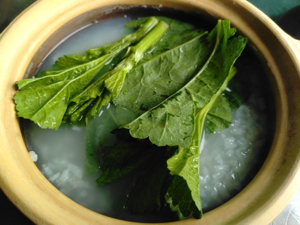 冬寒菜粥 烹饪小贴士: 1,冬寒菜的别称也称为冬苋菜,马蹄子莱,冬葵,滑