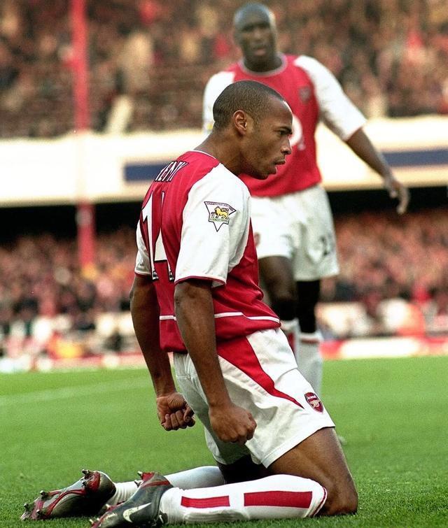 连胜两大曼联名将,亨利凭什么当选英超史上最佳