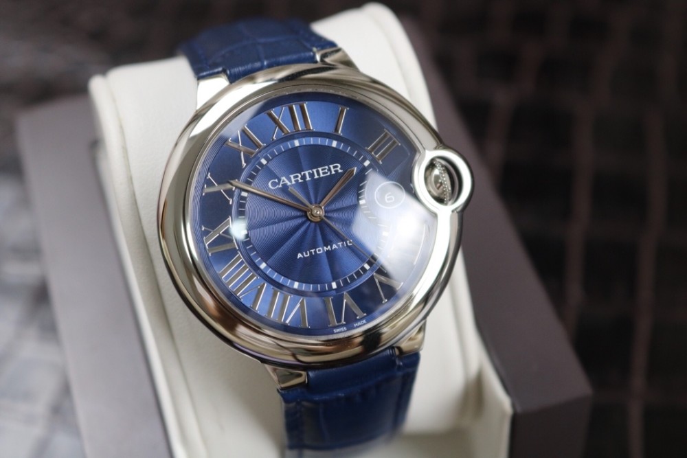 新款包白金工艺卡地亚的腕表,蓝色经典,奢华永驻的蓝气球_腾讯新闻