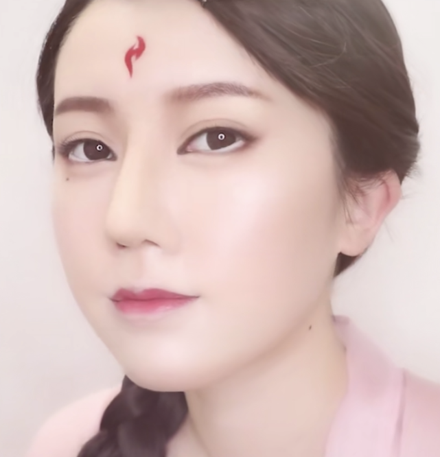 初中生脸上画凤九仿妆起初就知道蹭热度最后帝君哭了
